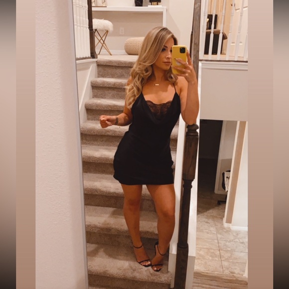 Black satin dress - Picture 3 of 3